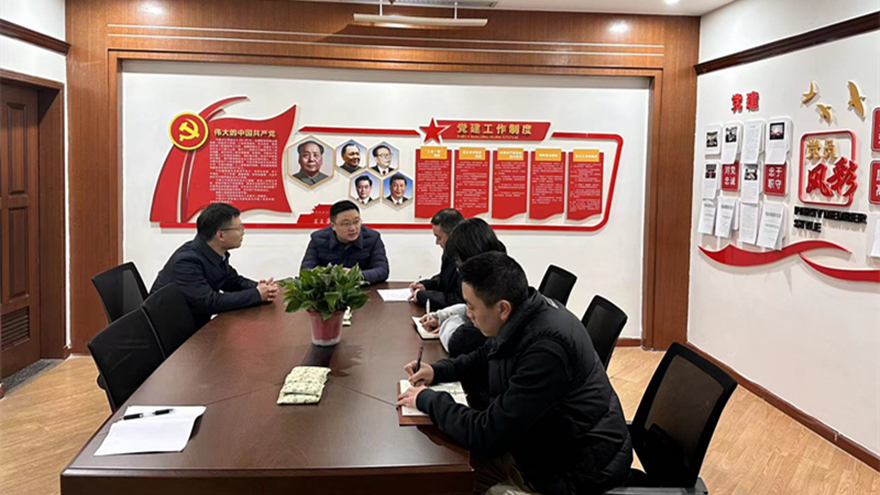 圖五：集團(tuán)總會(huì)計(jì)師齊飛、副總經(jīng)理馬江水督導(dǎo)金控小貸安全工作